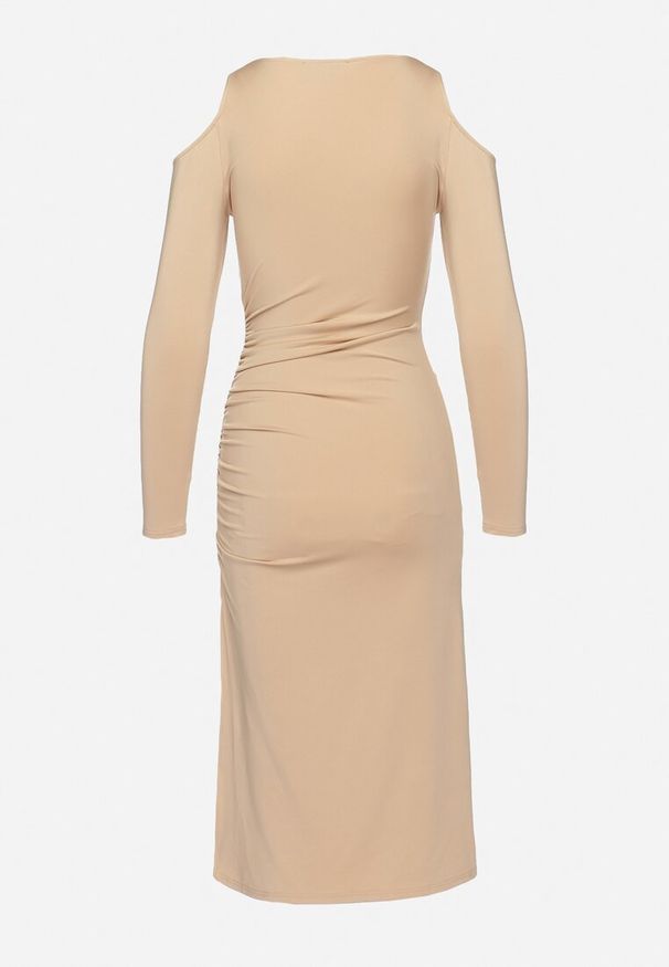 Born2be - Beżowa Koktajlowa Sukienka z Wyciętym Ramionami z Klamerką i Marszczeniem Glimie. Kolor: beżowy. Styl: wizytowy