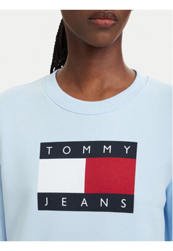 Tommy Jeans Bluza Flag DW0DW22564 Niebieski jasny Regular Fit. Kolor: niebieski. Materiał: bawełna