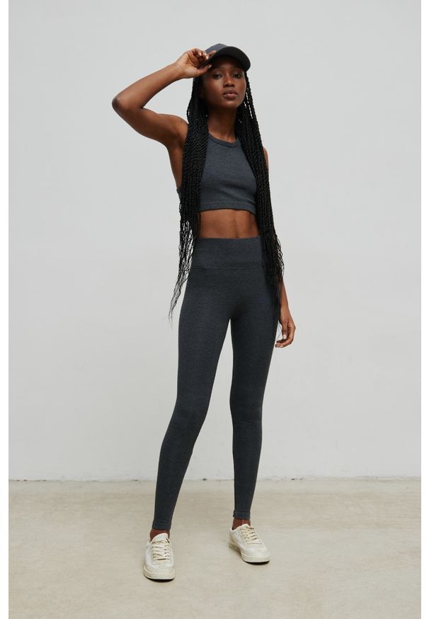Marsala - Legginsy z cienkiej prążkowanej dzianiny w kolorze GRAPHITE - HIPS LIGHT-XS. Okazja: na co dzień. Materiał: dzianina, prążkowany. Styl: sportowy, casual