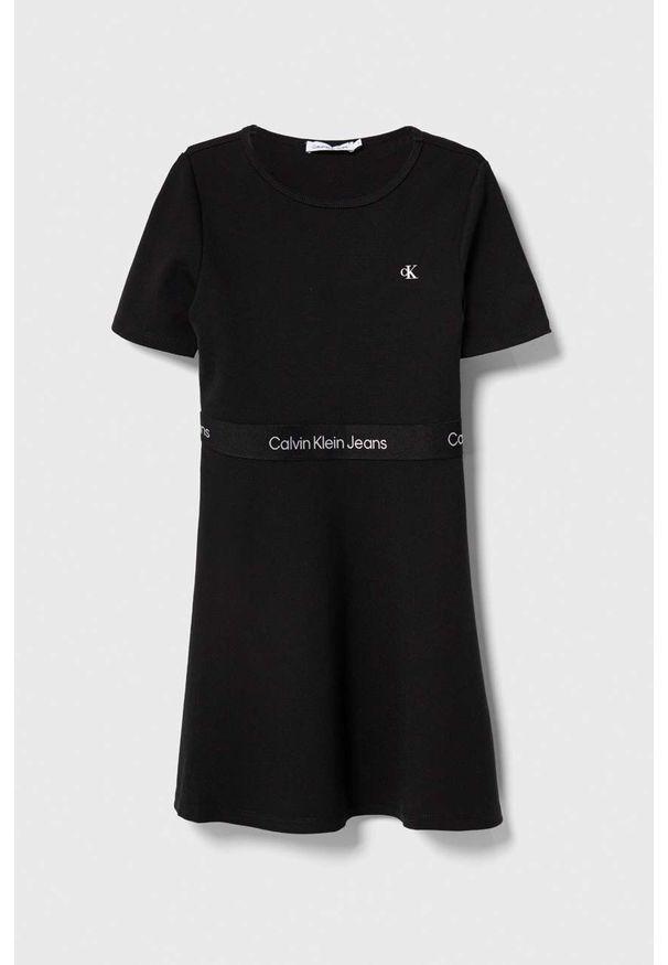 Calvin Klein Jeans sukienka kolor czarny midi rozkloszowana. Kolor: czarny. Materiał: materiał, wiskoza. Długość rękawa: krótki rękaw. Typ sukienki: rozkloszowane. Styl: klasyczny. Długość: midi