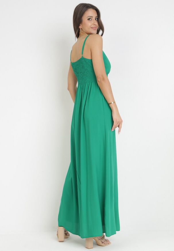 Born2be - Ciemnozielona Sukienka Cadole. Kolor: zielony. Materiał: bawełna. Długość rękawa: na ramiączkach. Typ sukienki: kopertowe. Styl: wakacyjny. Długość: maxi