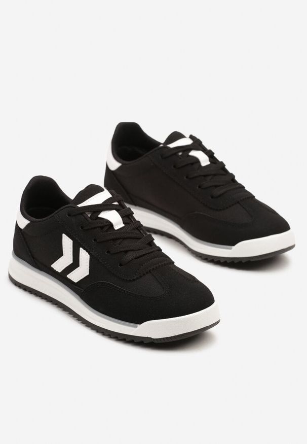 Born2be - Czarne Sneakersy Ozdobione Strzałkami Kortewi. Kolor: czarny. Materiał: jeans. Wzór: aplikacja