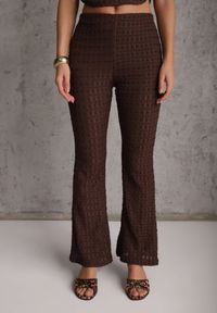 Renee - Brązowy Tłoczony Komplet Spodnie Flare i Top z Marszczeniem w Talii Pimisia. Kolor: brązowy. Materiał: materiał #8