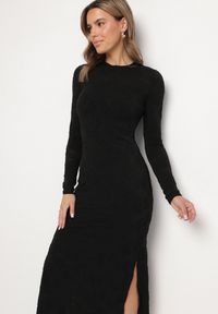 Born2be - Czarna Sukienka z Wiskozą o Dopasowanym Kroju z Tkaniny Plumeti Silsela. Kolor: czarny. Materiał: wiskoza, tkanina. Długość rękawa: na ramiączkach. Styl: klasyczny #2