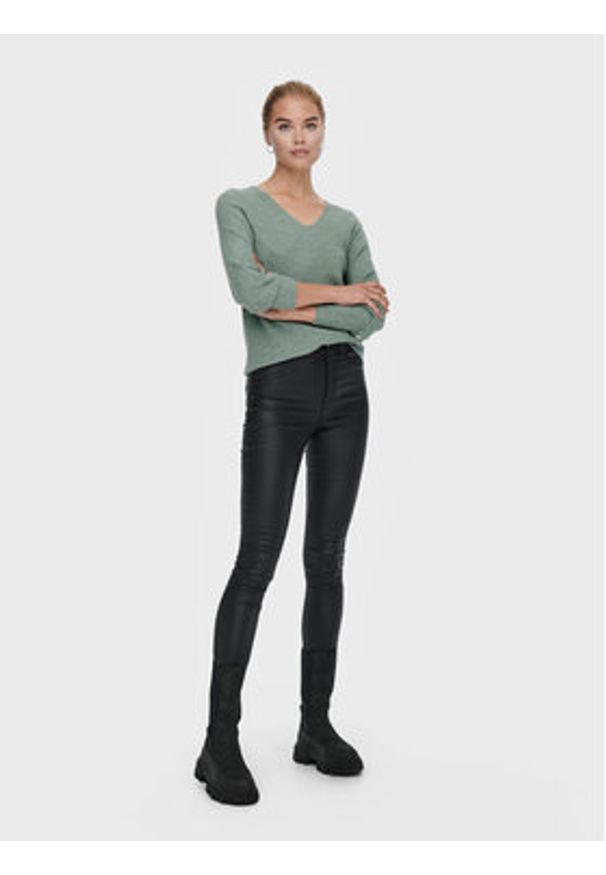 only - ONLY Sweter Atia 15230147 Zielony Regular Fit. Kolor: zielony. Materiał: wiskoza