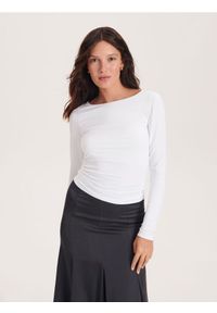 Reserved - Longsleeve slim fit - złamana biel. Materiał: dzianina. Długość rękawa: długi rękaw. Wzór: gładki #1