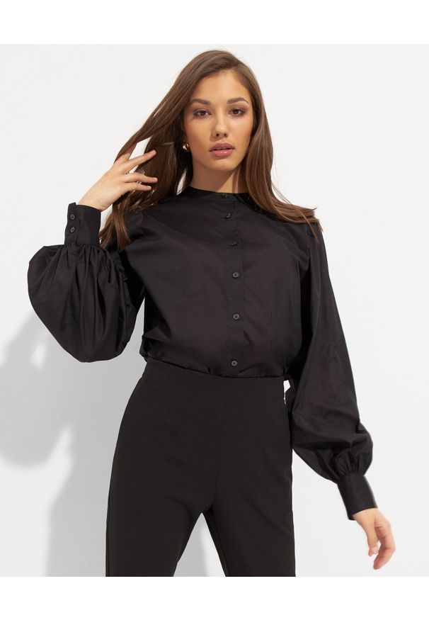 EMANOU - Czarna koszula z bufiastymi rękawami Alicia. Kolor: czarny. Materiał: bawełna, materiał. Wzór: gładki, jednolity