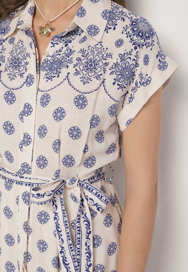 Born2be - Beżowo-Niebieska Koszulowa Sukienka z Wiskozy w Kwiatowy Wzór z Wiązanym Paskiem Iffinara. Okazja: na co dzień, na randkę, na spacer. Kolor: niebieski. Materiał: wiskoza. Długość rękawa: krótki rękaw. Wzór: kwiaty. Typ sukienki: koszulowe. Styl: casual, elegancki, klasyczny