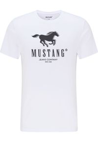 Mustang - MUSTANG ALEX C PRINT MĘSKI T-SHIRT KOSZULA LOGO TEE GENERAL WHITE 1015051 2045. Okazja: na co dzień. Materiał: bawełna. Wzór: nadruk. Styl: casual, klasyczny, elegancki