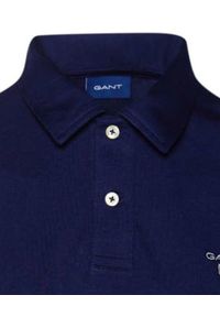 GANT - Granatowy t-shirt polo z logo. Typ kołnierza: polo. Kolor: niebieski. Materiał: bawełna. Sezon: lato #3