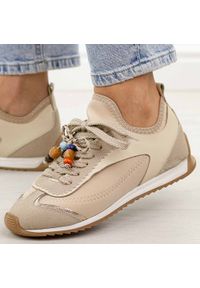 Beżowe półbuty damskie T.Sokolski 963. Okazja: na co dzień. Nosek buta: okrągły. Zapięcie: sznurówki. Kolor: brązowy. Szerokość cholewki: normalna. Wzór: aplikacja, kolorowy. Materiał: tkanina, zamsz, skóra. Sezon: wiosna, jesień, lato. Styl: casual, klasyczny #1
