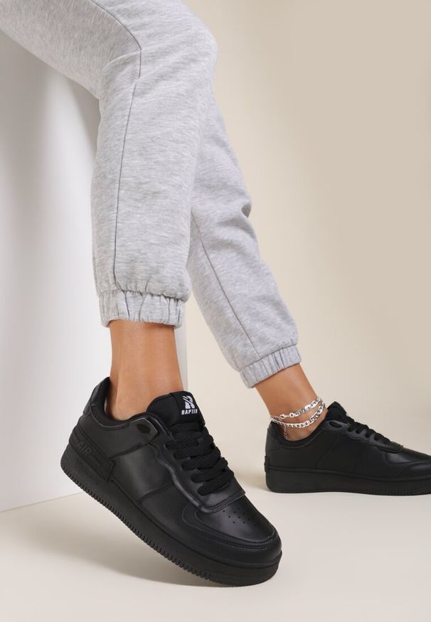 Renee - Czarne Sneakersy Sherith. Zapięcie: sznurówki. Kolor: czarny. Materiał: dresówka. Szerokość cholewki: normalna