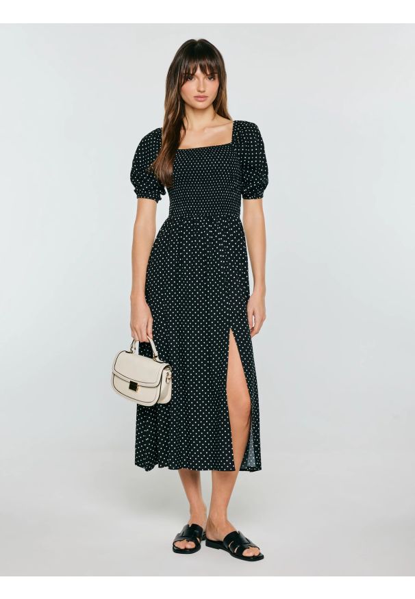 Big-Star - Sukienka damska midi z wiskozy w kropki czarna Sotini 906. Okazja: na wesele, na ślub cywilny. Typ kołnierza: dekolt w karo. Kolor: czarny. Materiał: wiskoza. Wzór: kropki. Sezon: lato. Styl: klasyczny. Długość: midi