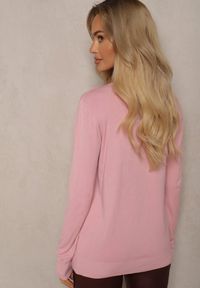 Renee - Różowy Minimalistyczny Sweter z Dekoltem w Kształcie Litery V Sinnovae. Okazja: na co dzień. Typ kołnierza: dekolt w kształcie V. Kolor: różowy. Materiał: jeans. Styl: elegancki, casual #5