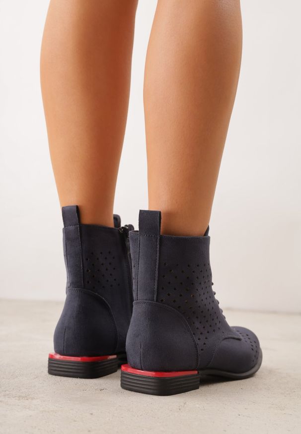 Born2be - Granatowe Botki Trzewiki VICES z Ażurową Cholewką Bissen. Okazja: do pracy, na co dzień, na spotkanie biznesowe. Kolor: niebieski. Materiał: materiał, jeans, dzianina. Szerokość cholewki: normalna. Wzór: ażurowy. Styl: elegancki, biznesowy, casual