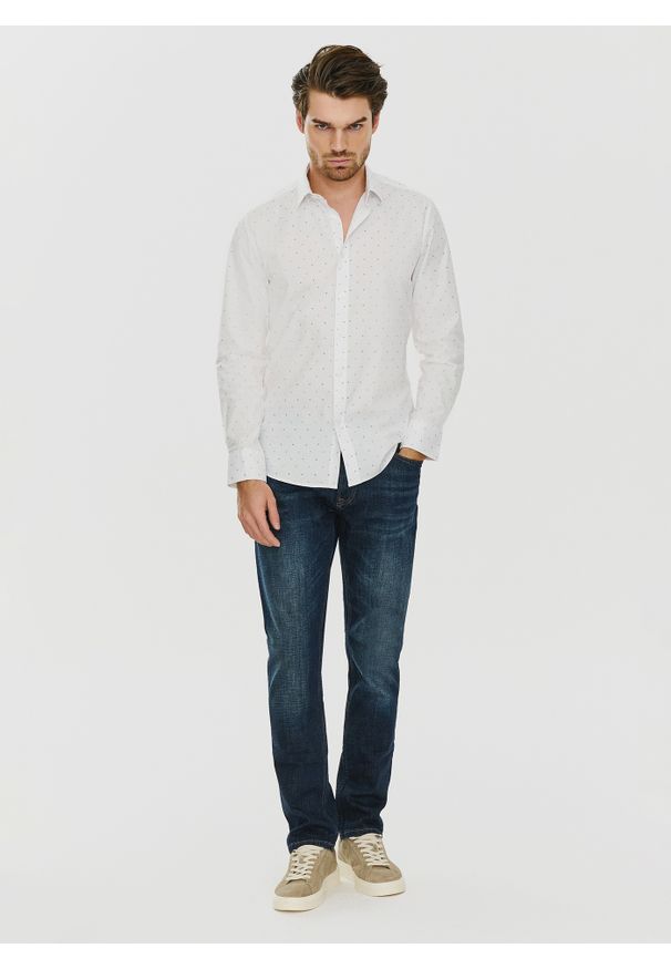 PAKO LORENTE – Koszula w kolorze białym w drobny wzór P24SF-1X-022-B-S - Pako Lorente. Okazja: na co dzień. Kolor: biały. Materiał: jeans, elastan. Styl: casual