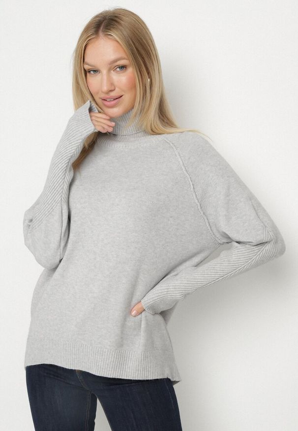 Born2be - Szary Klasyczny Golf z Dodatkiem Kaszmiru Zoirmosa. Okazja: na co dzień, na spotkanie biznesowe, do pracy. Typ kołnierza: golf. Kolor: szary. Materiał: kaszmir. Długość rękawa: długi rękaw. Długość: długie. Styl: klasyczny