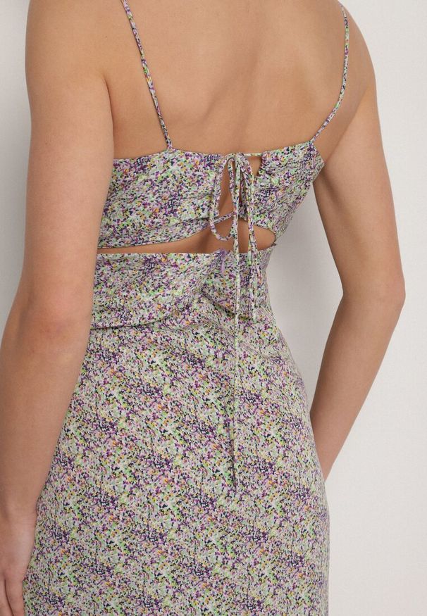 Born2be - Fioletowa Rozkloszowana Sukienka Ozdobiona Geometrycznym Wzorem Taelissa. Okazja: na co dzień. Kolor: fioletowy. Wzór: geometria, aplikacja. Sezon: wiosna, lato. Styl: elegancki, casual