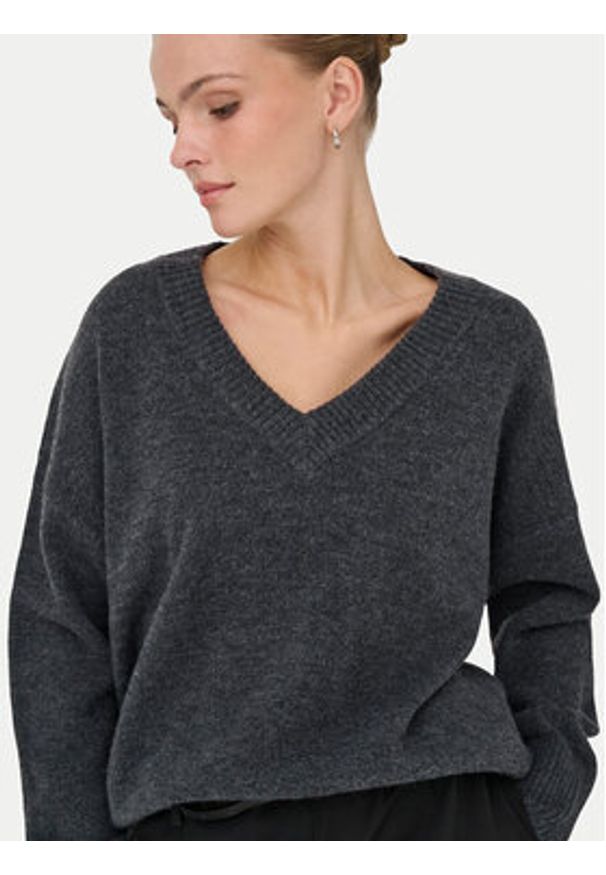 only - ONLY Sweter Mari 15360940 Szary Loose Fit. Kolor: szary. Materiał: syntetyk
