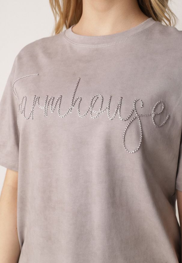 Born2be - Szary Bawełniany T-shirt Oversize z Haftowanym Napisem z Cekinami Aewai. Okazja: na co dzień. Kolor: szary. Materiał: bawełna. Wzór: haft, napisy. Styl: casual, elegancki