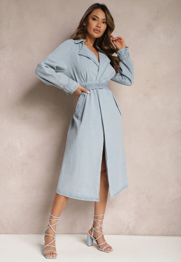Renee - Niebieski Płaszcz z Jeansu z Przetarciami i Paskiem ze Sprzączką Umiorrea. Okazja: na co dzień. Kolor: niebieski. Materiał: jeans. Styl: casual, elegancki, wizytowy