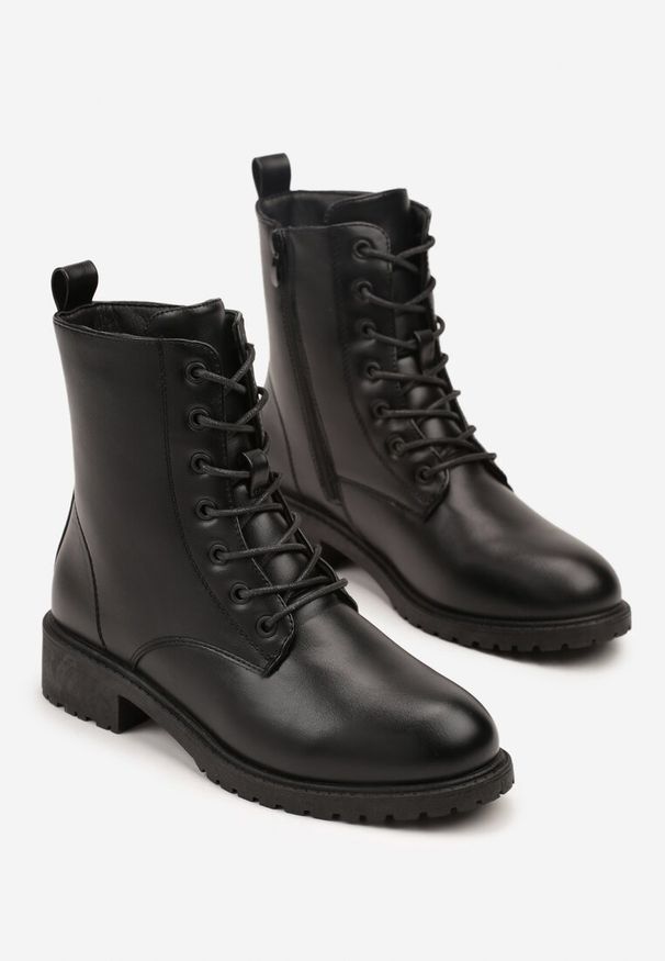 Renee - Czarne Klasyczne Botki Workery Morienne. Okazja: na co dzień. Kolor: czarny. Materiał: jeans. Wzór: ażurowy. Styl: klasyczny