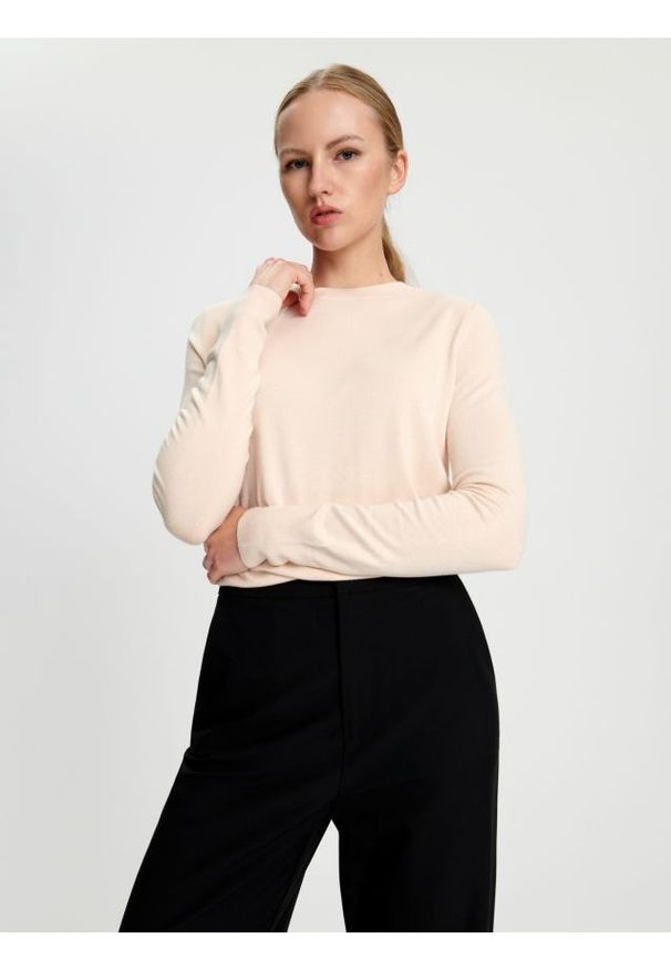 Sinsay - Sweter - kremowy. Kolor: kremowy. Materiał: skóra, wiskoza