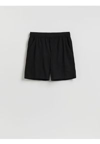 Reserved - Szorty regular z lnem - czarny. Kolor: czarny. Materiał: len