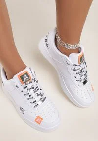 Renee - Białe Sneakersy Jenniny. Zapięcie: sznurówki. Kolor: biały. Szerokość cholewki: normalna. Wzór: napisy, aplikacja #4