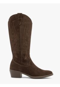 Ryłko - Ciemnobrązowe skórzane kozaki kowbojki. Okazja: na co dzień. Zapięcie: zamek. Kolor: brązowy. Szerokość cholewki: normalna. Materiał: skóra, welur. Sezon: zima, jesień, lato. Obcas: na obcasie. Styl: casual, klasyczny. Wysokość obcasa: średni #1