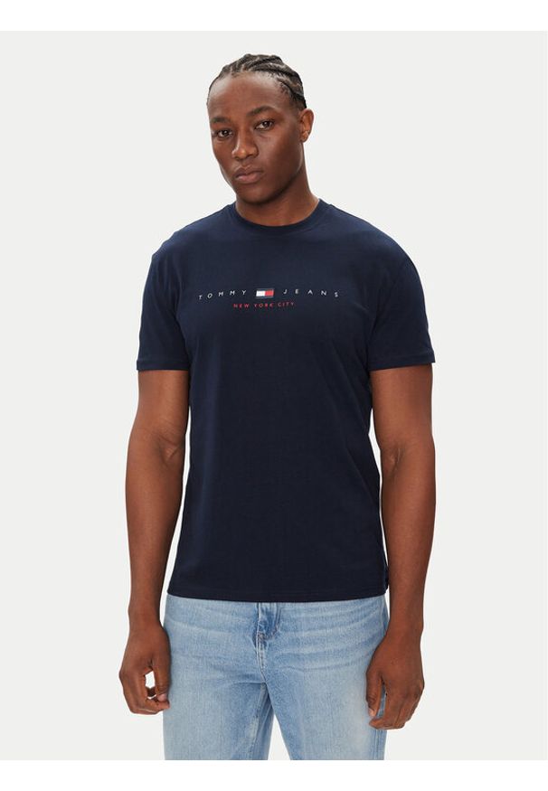 Tommy Jeans T-Shirt Flag Linear DM0DM21911 Granatowy Regular Fit. Kolor: niebieski. Materiał: bawełna