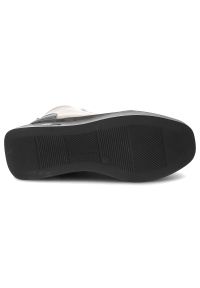 Beżowe Botki Artiker Modne Lakierowane Obuwie Damskie. Wysokość cholewki: przed kolano. Kolor: beżowy. Materiał: lakier. Szerokość cholewki: normalna. Styl: sportowy #7