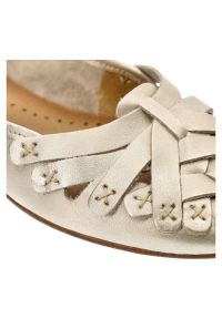 Złote Baleriny Maciejka Wygodne Obuwie Damskie. Okazja: na co dzień. Kolor: złoty. Materiał: materiał. Wzór: aplikacja, kwiaty. Styl: casual #4