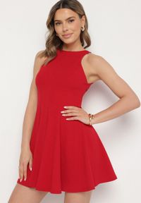 Born2be - Czerwona Rozkloszowana Sukienka z Wiskozą Milenissa. Okazja: na co dzień, na imprezę. Kolor: czerwony. Materiał: wiskoza. Sezon: lato. Styl: elegancki, casual