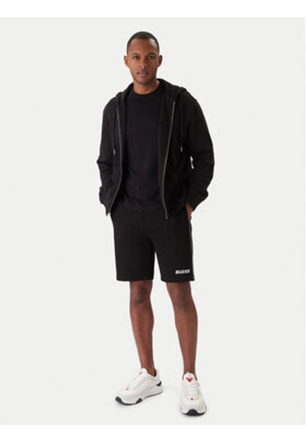 Guess Szorty materiałowe Mickey Z4RD04 KB3P2 Czarny Regular Fit. Kolor: czarny. Materiał: bawełna