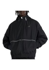 Kurtka męska New Balance MJO5BXBK - czarna. Typ kołnierza: kaptur, kołnierzyk stójkowy. Kolor: czarny. Materiał: poliester. Sezon: jesień, wiosna #1