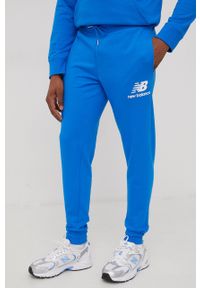 New Balance spodnie dresowe MP03558SBU męskie z nadrukiem. Kolor: niebieski. Materiał: dresówka. Wzór: nadruk #2