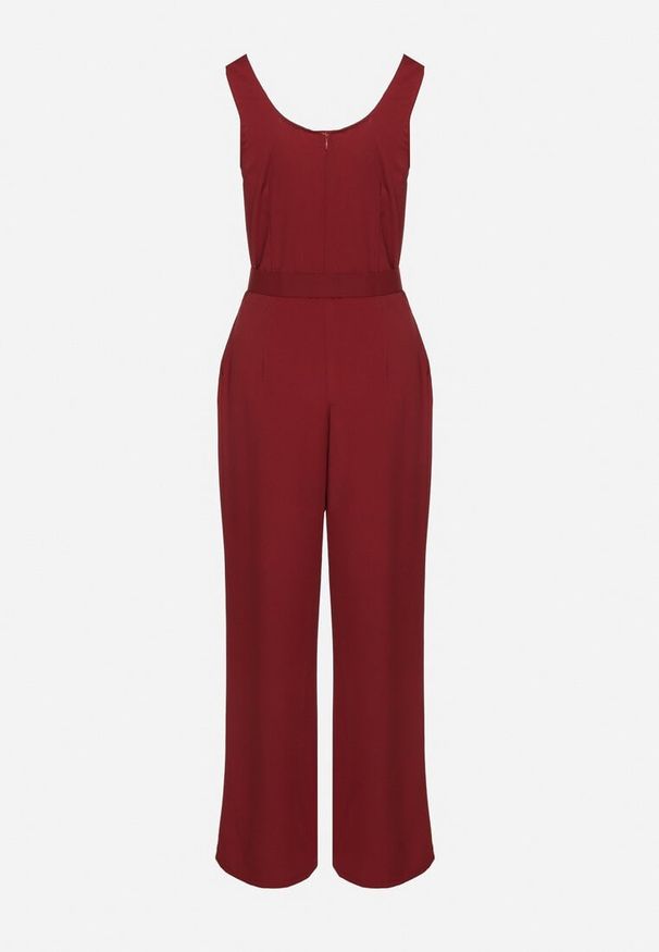 Born2be - Bordowy Taliowany Kombinezon z Ozdobnym Paskiem i Klamrą Doloriela. Kolor: czerwony. Styl: elegancki