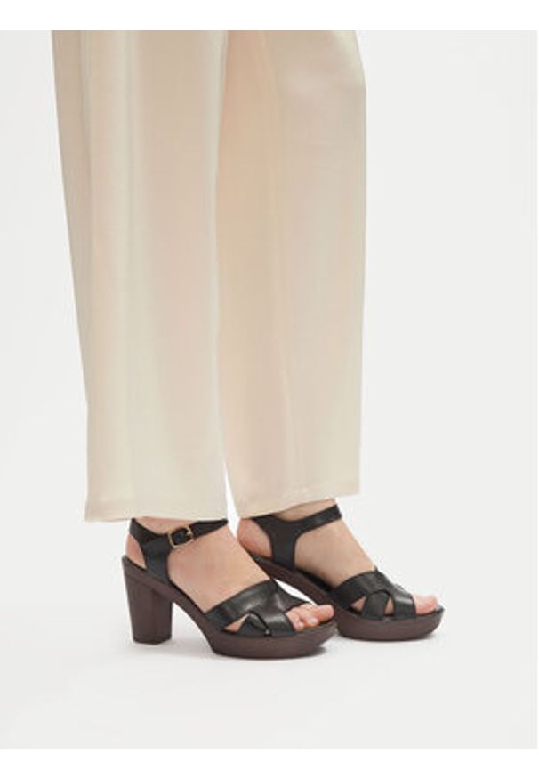 Lasocki Sandały EST-2025N-07 Czarny. Kolor: czarny. Materiał: skóra