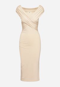 Born2be - Jasnobeżowa Sukienka Dopasowana z Ozdobnie Wywiniętą Górą i Rozcięciem na Boku Mleora. Kolor: beżowy. Styl: elegancki