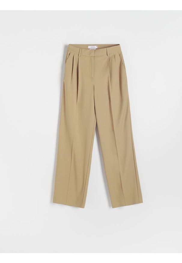 Reserved - Spodnie z kantem - beżowy. Kolor: beżowy. Materiał: tkanina, wiskoza