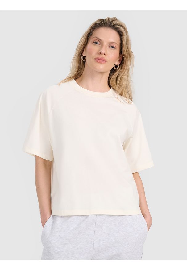 4f - 4F T-shirt oversize gładki damski - biały XS. Okazja: na co dzień. Kolor: biały. Materiał: bawełna, jersey. Długość rękawa: krótki rękaw. Długość: krótkie. Wzór: gładki. Styl: sportowy, klasyczny, casual