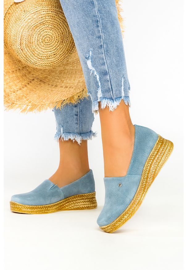 Filippo - Niebieskie półbuty filippo slip on skórzane na koturnie dp2164/21bl. Zapięcie: bez zapięcia. Kolor: niebieski. Materiał: skóra. Obcas: na koturnie