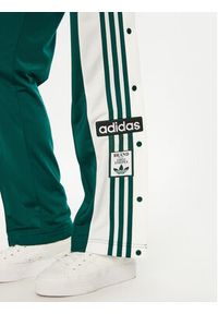 Adidas - adidas Spodnie dresowe Adibreak JD0852 Zielony Loose Fit. Kolor: zielony. Materiał: syntetyk