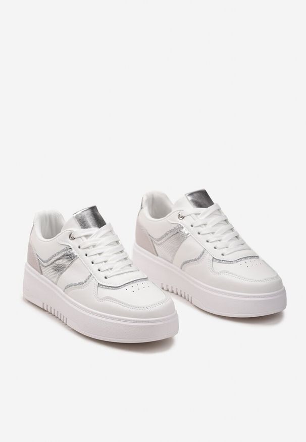 Renee - Biało-Srebrne Sneakersy na Platformie z Brokatowymi Akcentami Sellona. Nosek buta: okrągły. Zapięcie: sznurówki. Kolor: biały. Materiał: materiał. Obcas: na platformie. Wysokość obcasa: niski