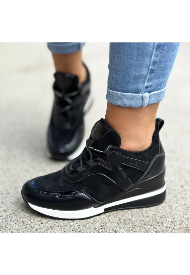 Czarne sneakersy półbuty damskie Vinceza 10743. Kolor: czarny. Materiał: zamsz, skóra. Obcas: na koturnie. Wysokość obcasa: średni