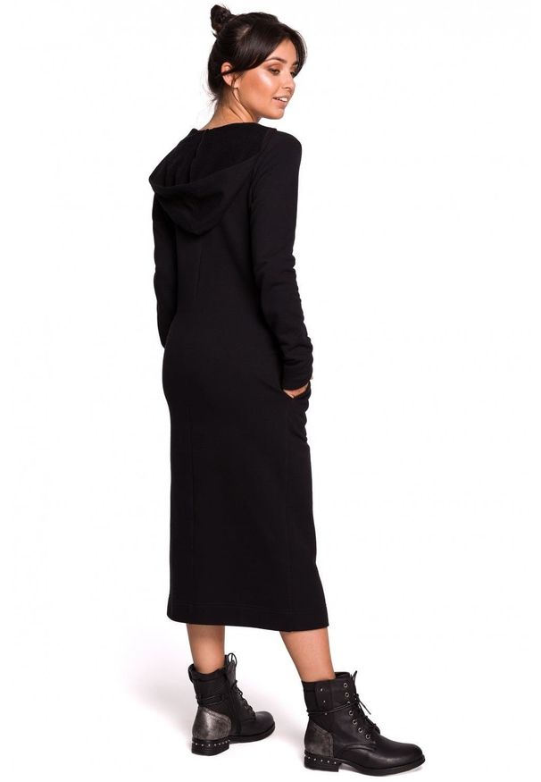 BE - Dresowa sukienka maxi z dekoltem V oraz kapturem. Okazja: na co dzień. Typ kołnierza: kaptur, dekolt w serek. Materiał: dresówka. Typ sukienki: proste. Styl: casual. Długość: maxi