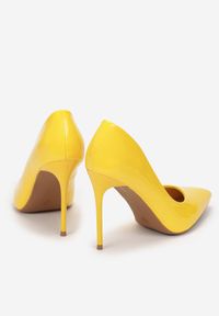 Renee - Żółte Szpilki Nesarpia. Nosek buta: szpiczasty. Zapięcie: bez zapięcia. Kolor: żółty. Materiał: lakier. Szerokość cholewki: normalna. Obcas: na szpilce. Styl: elegancki