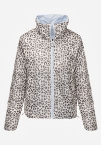 Born2be - Jasnoniebieska Dwustronna Kurtka Pikowana Ozdobiona Naszywką i Panterką Nemopis. Okazja: na co dzień. Kolor: niebieski. Materiał: jeans. Wzór: motyw zwierzęcy, aplikacja. Styl: casual #4