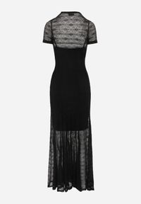 Renee - Czarna Wieczorowa Sukienka z Siateczki z Wiskozą na Krótki Rękaw Chareino. Okazja: na randkę, na wesele, na ślub cywilny. Kolor: czarny. Materiał: wiskoza. Długość rękawa: krótki rękaw. Styl: wizytowy. Długość: maxi #3